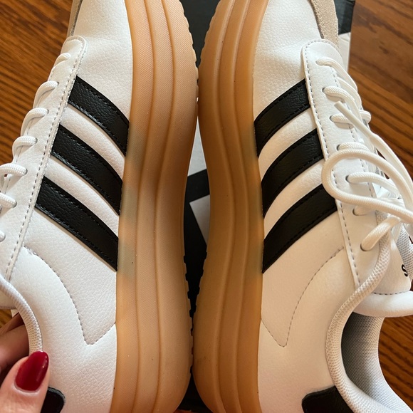 Women’s 7.5 Adidas Court Platform Samba Sneakers! - Picture 8 of 10